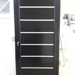 Puerta Aluminio Negro